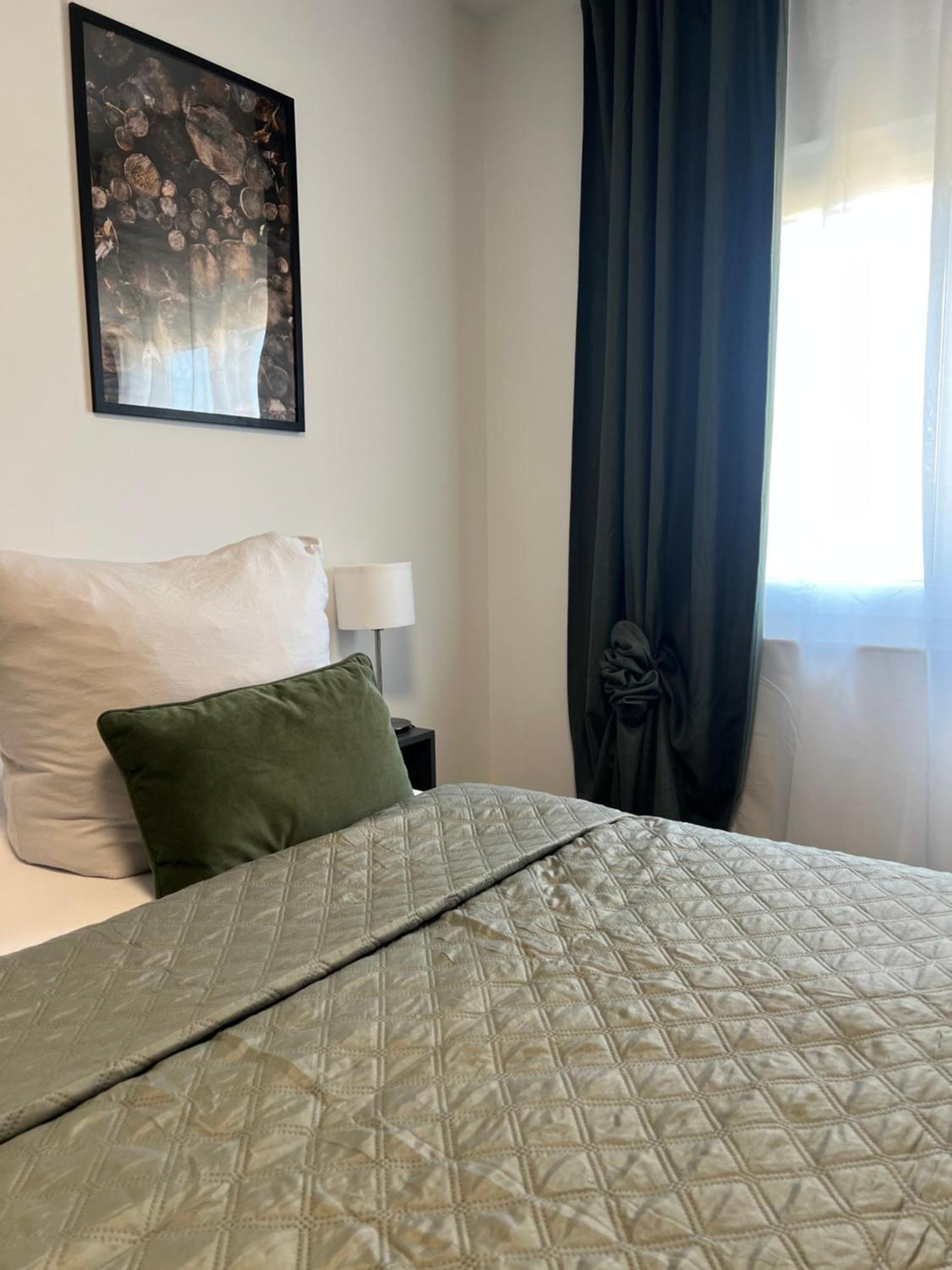 Midami 24H Hotel Self-Checkin Шванау Екстериор снимка